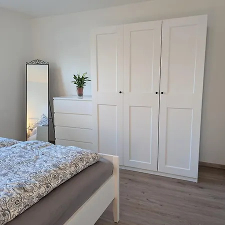 Helle In Apartment